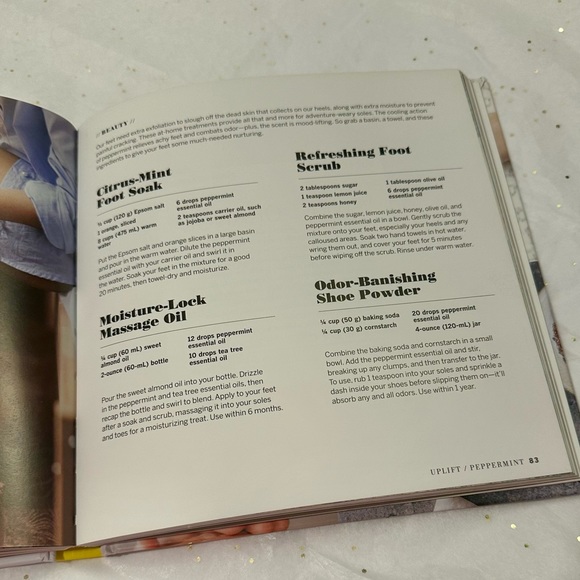 Hello Glow & Essential Glow books - Picture 5 of 5